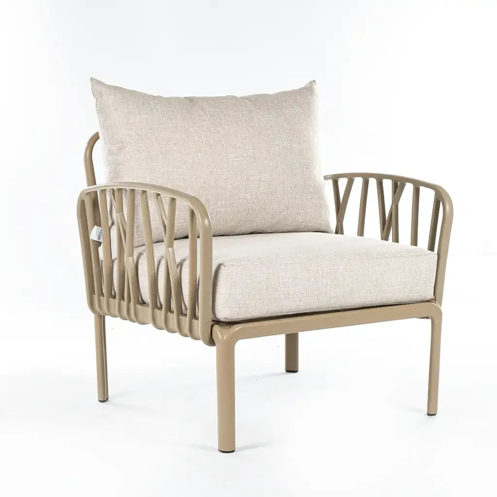 Beige cushions, Beige Furniture Traverse Chair โ Stylish & durable outdoor seating