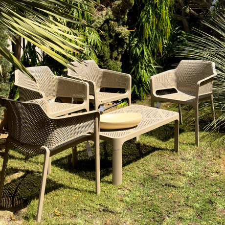 Dot Set 1 (4 Dot Chairs + 1 Dot Coffee Table) for Outdoor Furniture – Practical and modern outdoor set for patios and gardens