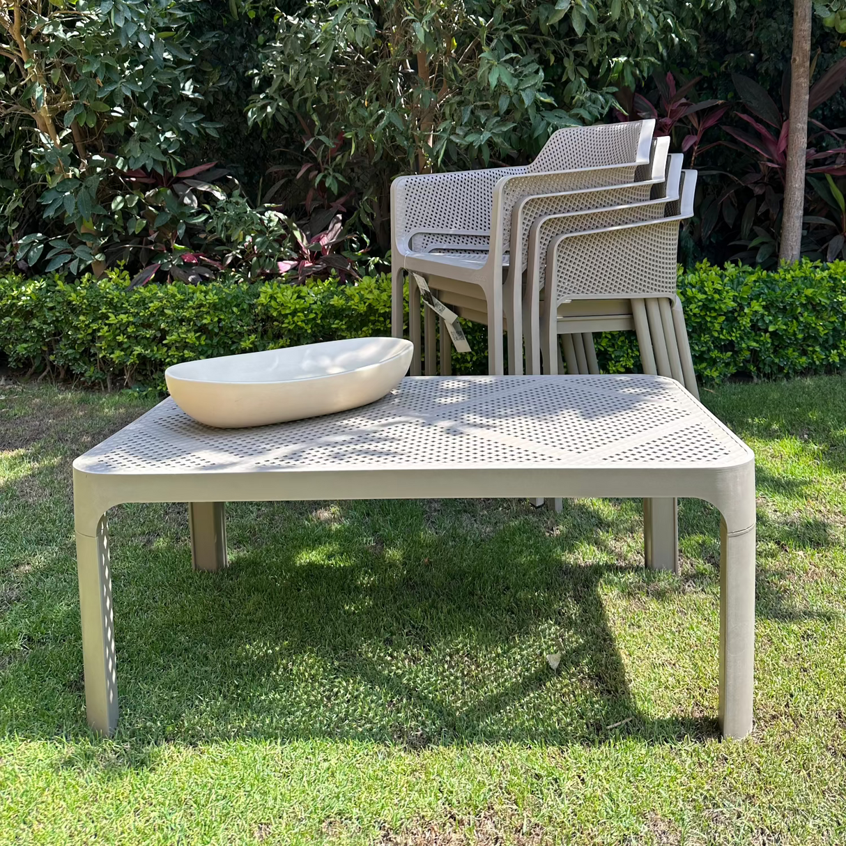 Dot Coffee Table โ Perfect for living rooms with contemporary style