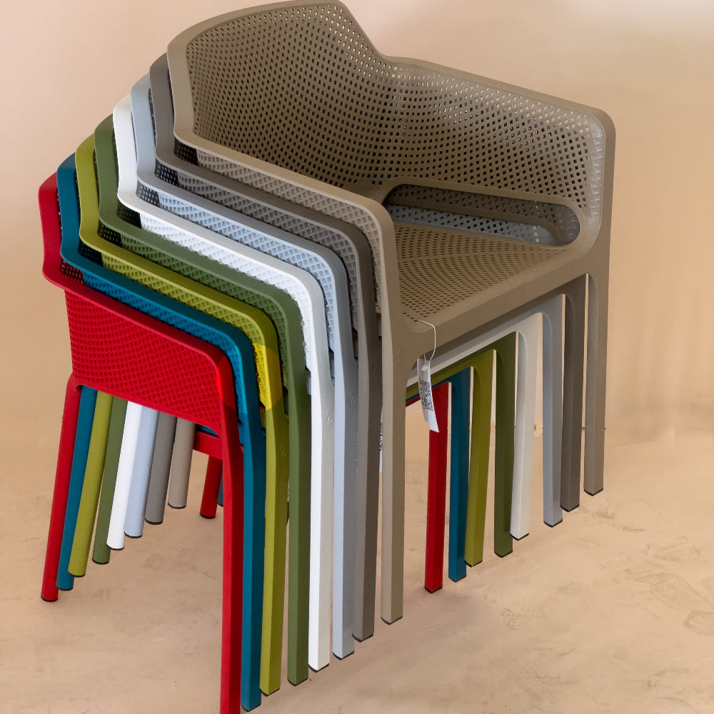 Dot Chairs for Outdoor Furniture – Modern plastic chair that complements outdoor furniture sets