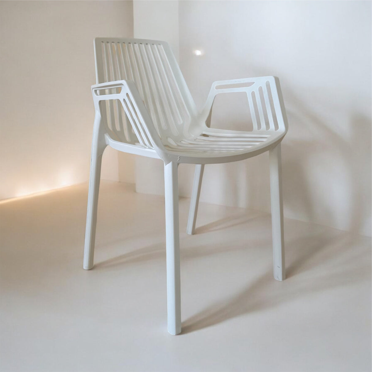 White Line Chair for Outdoor Furniture – Comfortable plastic chair designed for patios and gardens