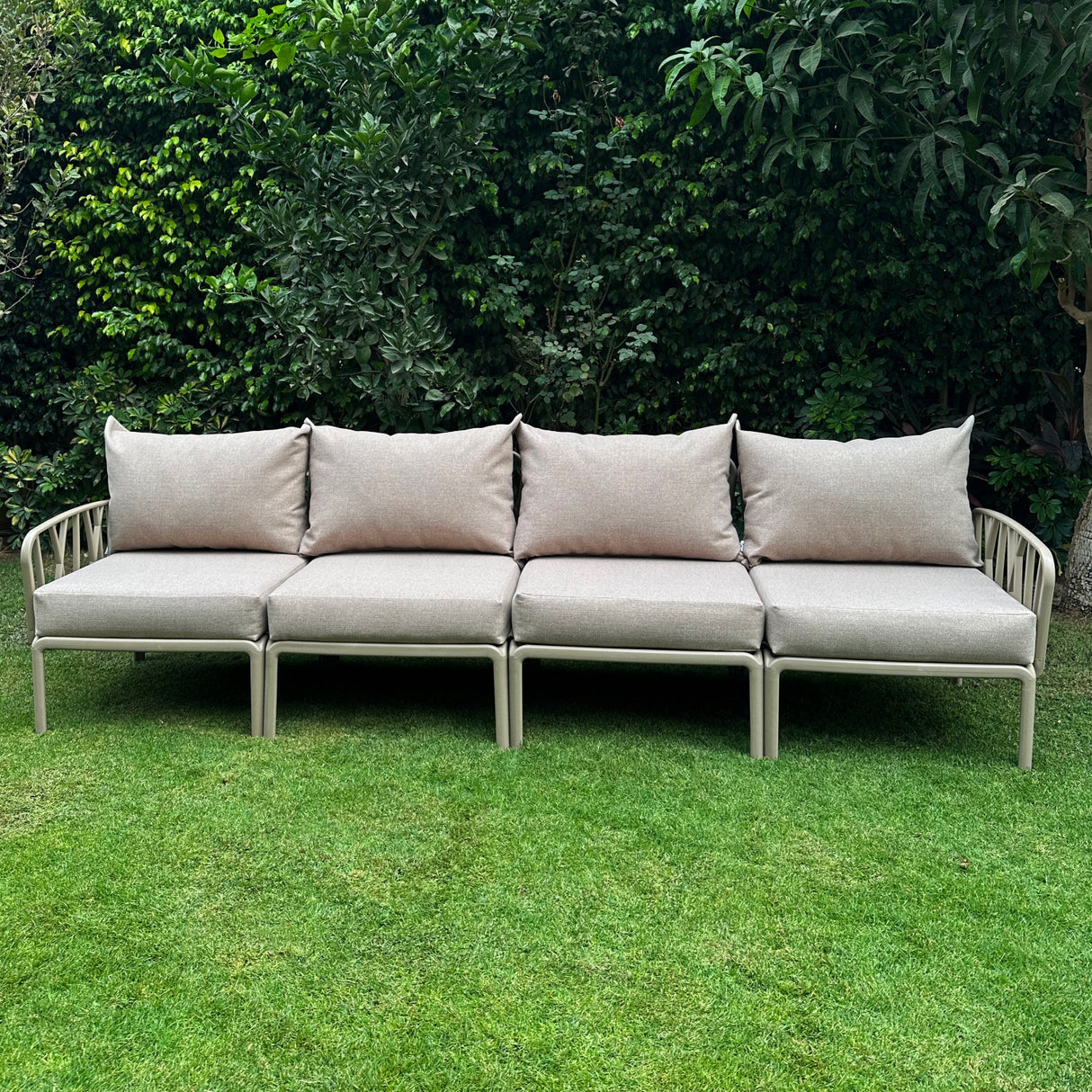 Traverse Four Seaters Sofa โ Stylish outdoor sofa for family gatherings