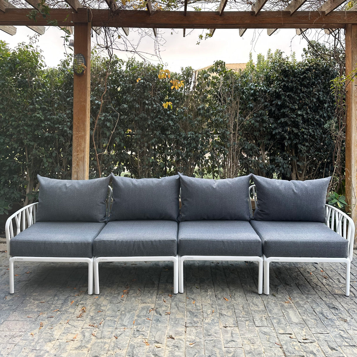 Traverse Four Seaters Sofa โ Stylish outdoor sofa for family gatherings