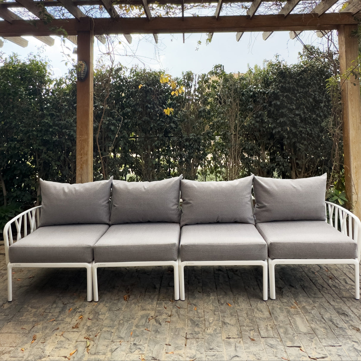 Traverse Four Seaters Sofa โ Modern design and spacious outdoor seating