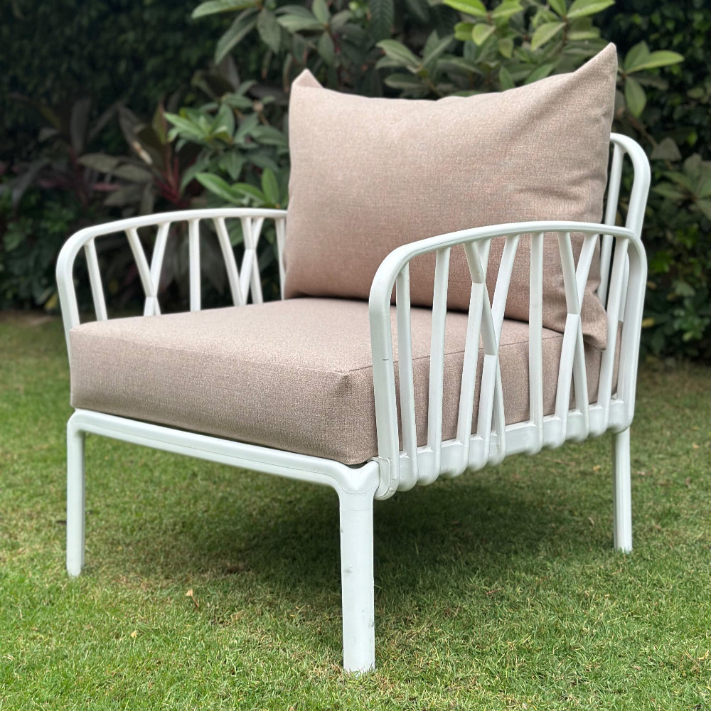 Traverse Armchair for Outdoor Furniture โ Durable and stylish plastic armchair for outdoor use