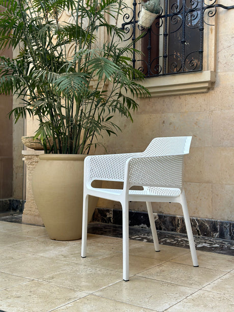 Dot Chair for Outdoor Furniture – Lightweight and elegant plastic chair for garden seating