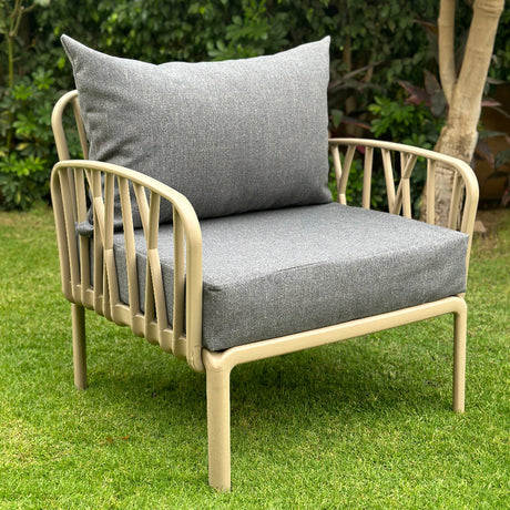 Traverse Armchair for Outdoor Furniture – Modern plastic armchair designed for outdoor spaces