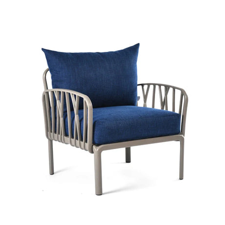 Blue cushions, Dark beige Furniture Traverse Chair – Stylish & durable outdoor seating