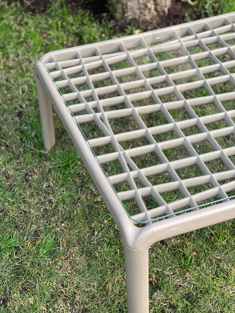 Traverse Table for Outdoor Furniture – Modern outdoor table ideal for outdoor gatherings